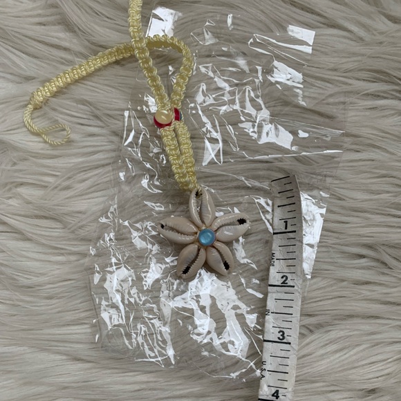 Shell Necklace - Picture 4 of 5